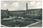Nog een mooie oude foto van het plein, met de toren goed in beeld.
<br/>
Collecte Roeland Koning, www.studiokoning.nl, jaren 30 (schatting)